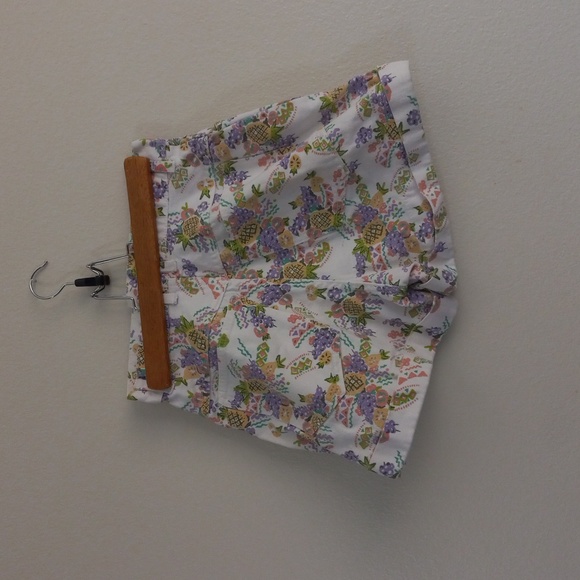 90s Pineapple Print Denim Shorts Size 7 - Picture 3 of 4